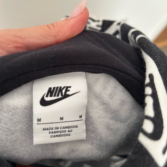 Nike Men's Black and White Patterned Hoodie - Picture 9 of 12